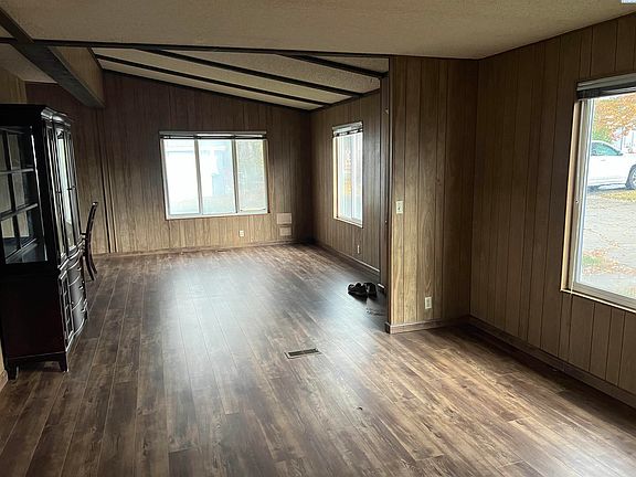 5th image of 100 NW Parkwood Blvd
