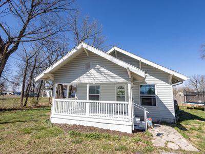 317 E Highland Street, Aurora, MO, 65605