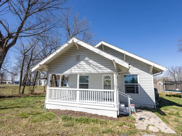 317 E Highland Street, Aurora, MO 65605
