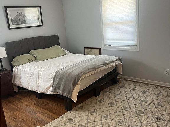 4th image of 6412 Archwood Rd