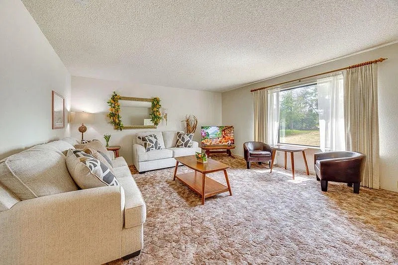 3 bed, 1340 sqft, $3,000 — Photo 2