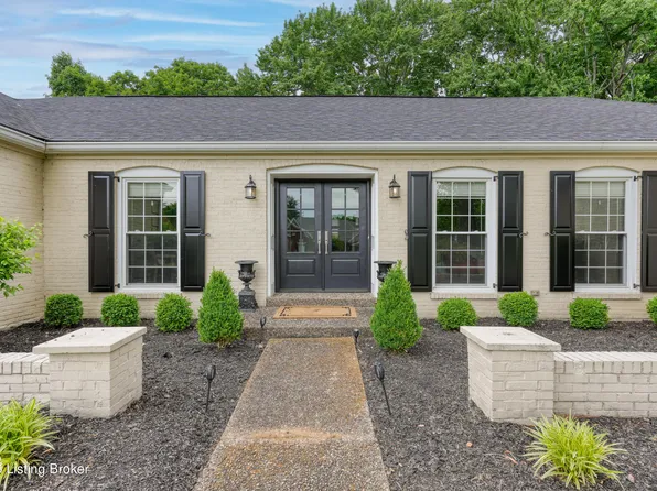 2900 Carlingford Dr, Glenview Hills, KY 40222