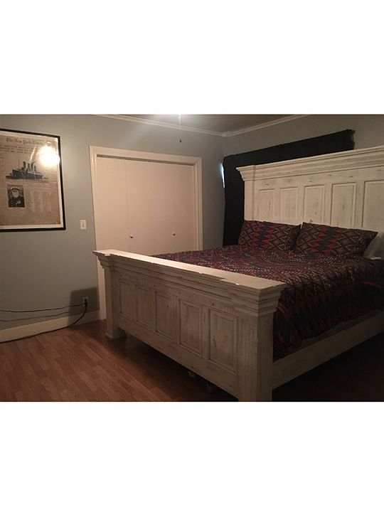 2nd image of 128 W Pollard St