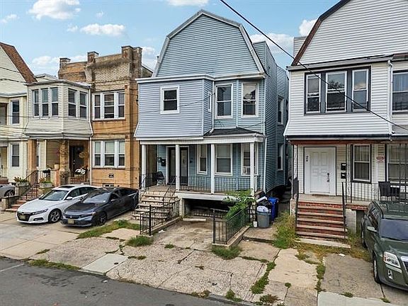 4th image of 30 Sheffield St #1