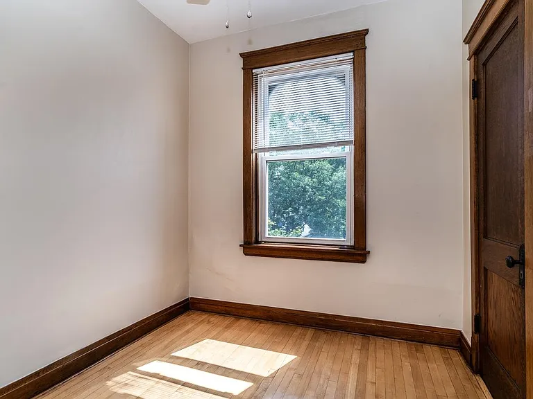 Smaller Bedroom/Home Office/Guest or Child Room
