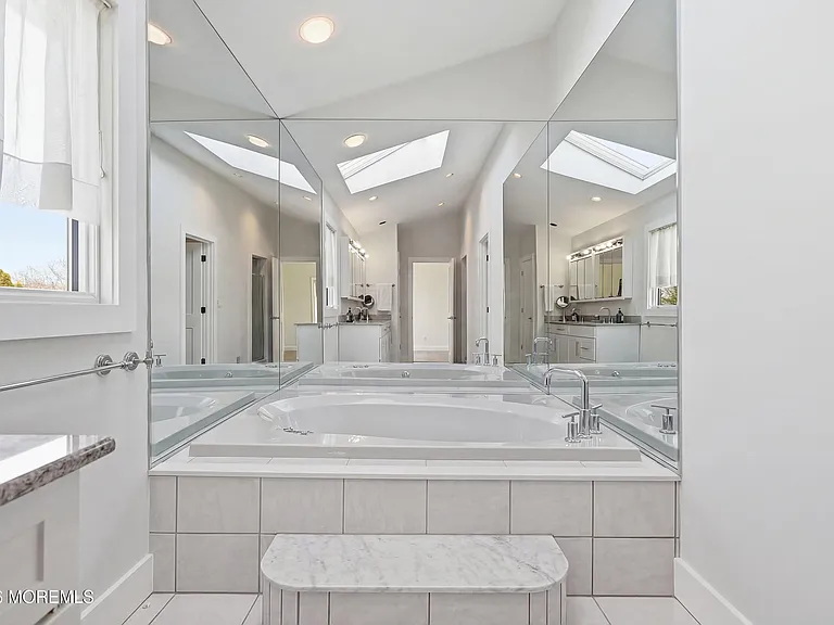 8 Jackson Ct — Photo 43