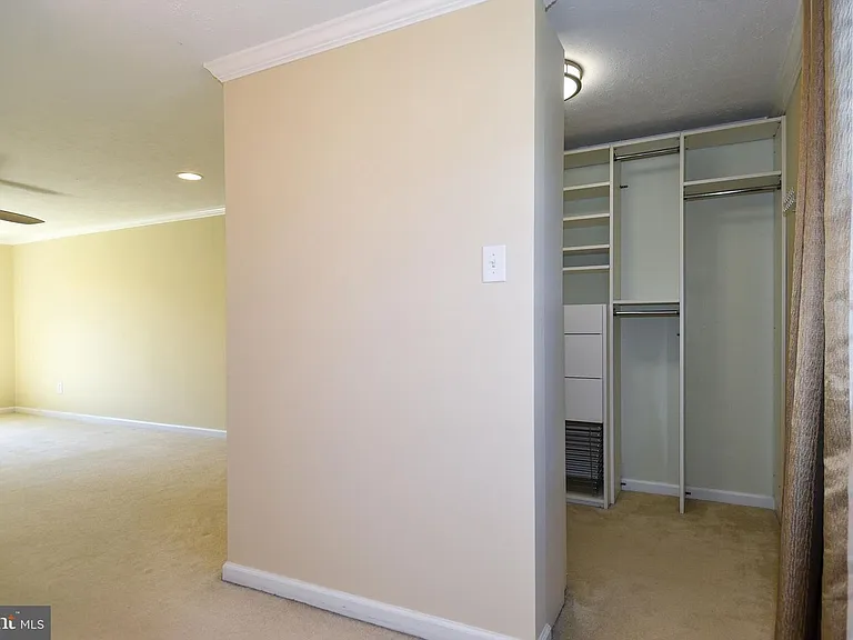 4037 Broadwire Dr — Photo 30