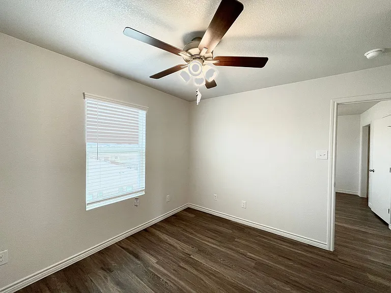 1708 Castroville Trl — Photo 44
