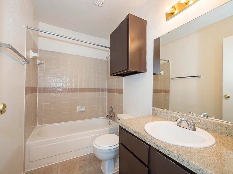 2911 Sycamore Springs Dr — Photo 35