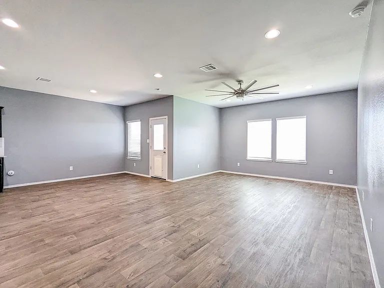 14541 Montclair Way — Photo 7