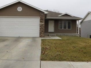 1917 Redstone Rd, Lincoln, NE 68521