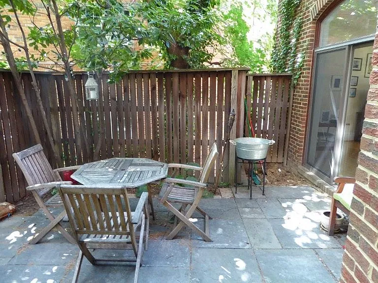 2298 17th St NW #A — Photo 5
