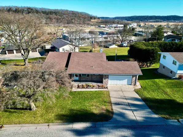 608 Moen St, Decorah, IA 52101