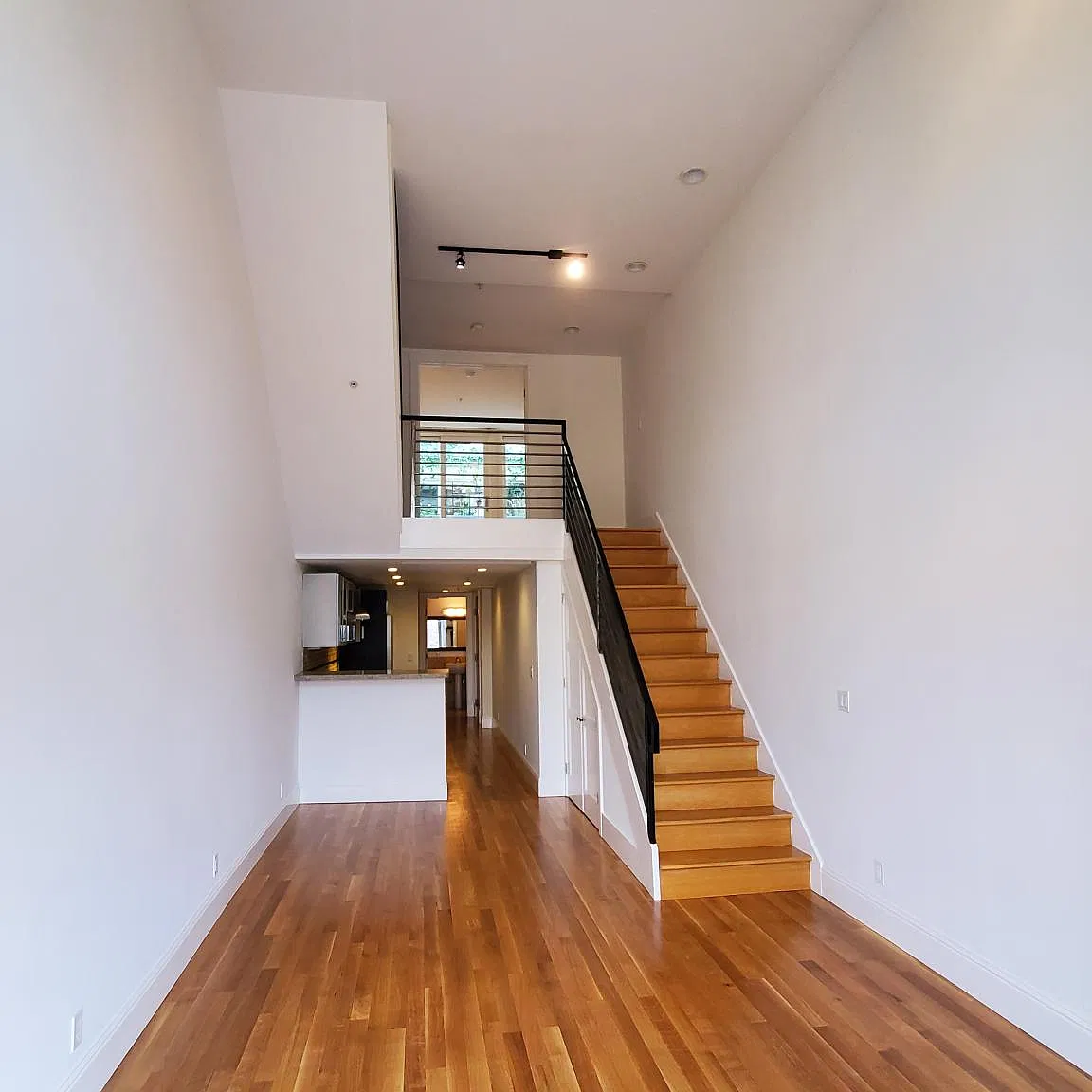 3 bed, 1.5 bath, $6,995 — Photo 3