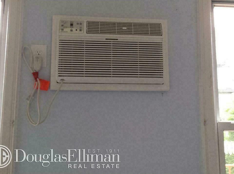 2nd image of 919 Lorimer St #2