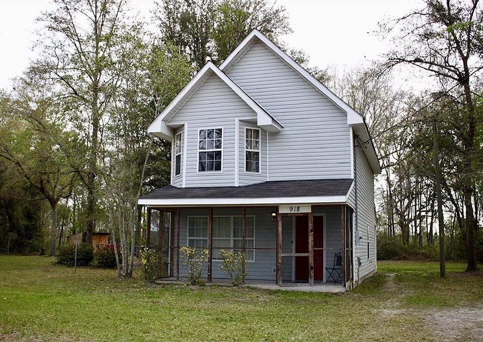 1st image of 918 College Cir