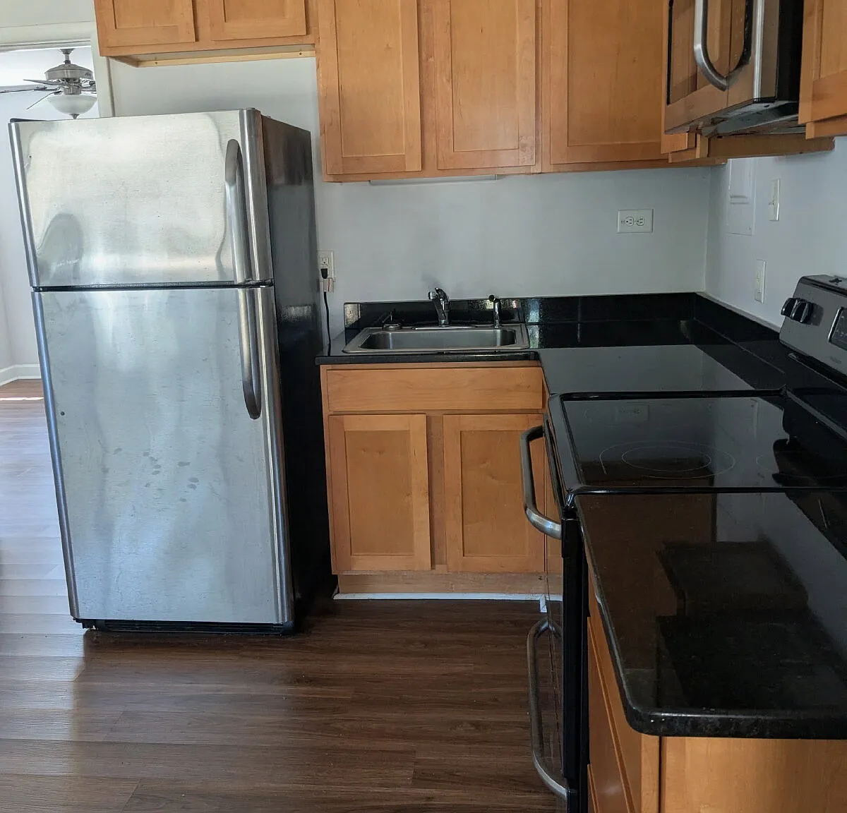 1 bed, 1.0 bath, $1,050 — Photo 3