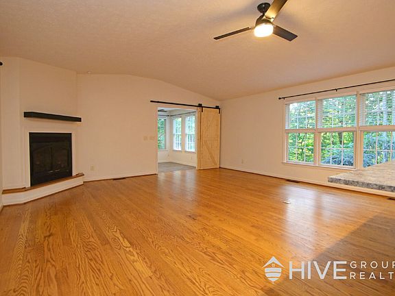 2nd image of 40 Horsehead Rd