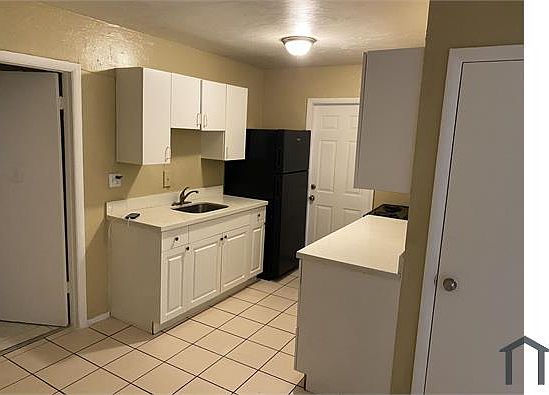 1st image of 632 SW 16th Ave APT D