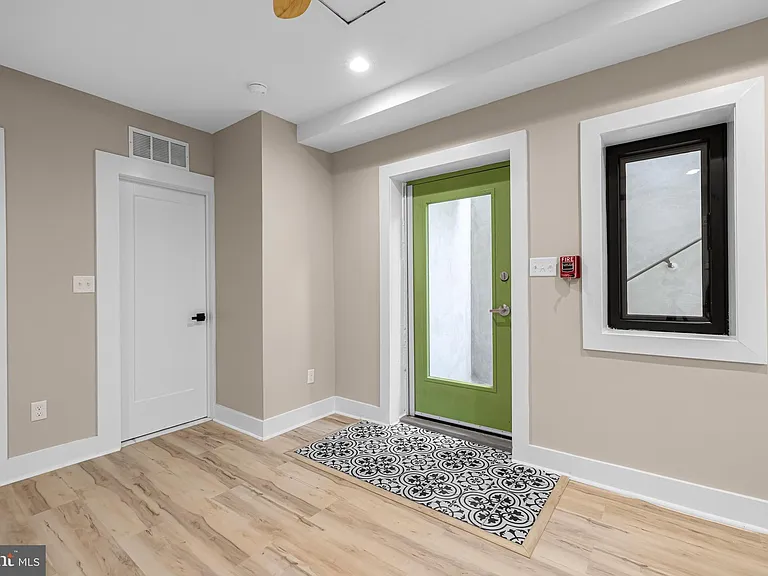 400 S Conkling St #5 — Photo 5