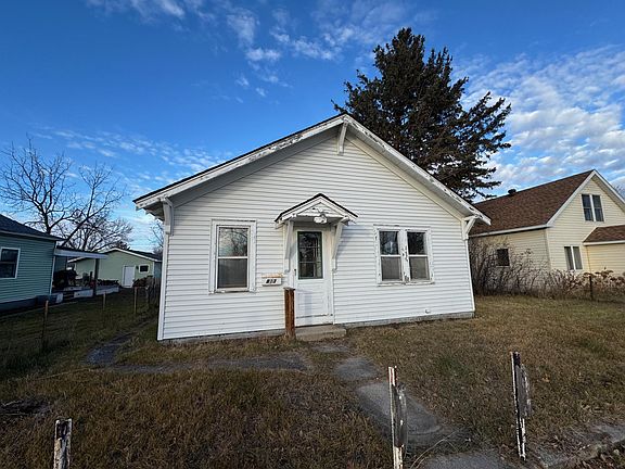 3rd image of 813 4th St SE