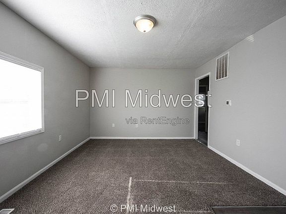 5th image of 2318 Groff Ave