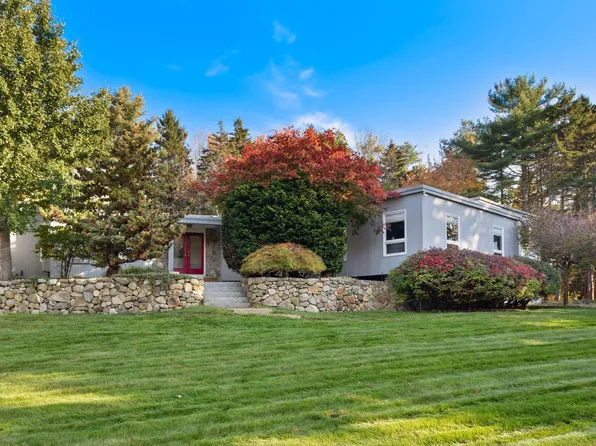 21 Elizabethan Drive, Kennebunkport, ME 04046