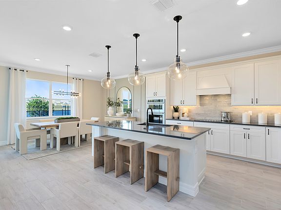 Eat-In Kitchen and Dining Area