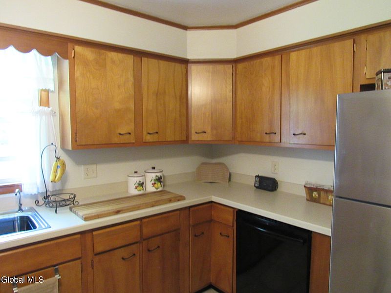 4th image of 8 Spruce Street