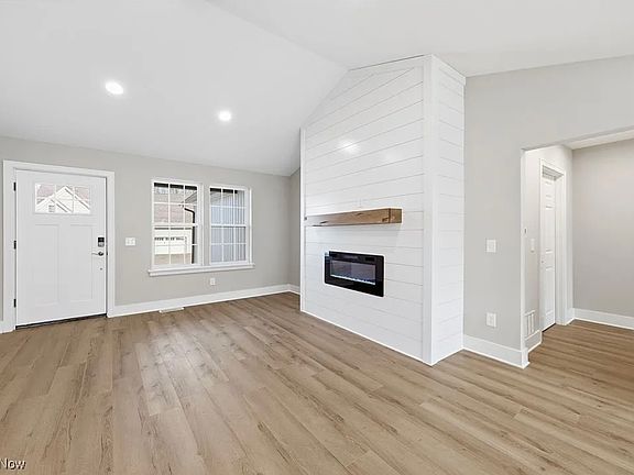 4th image of 1085 Saint Andrews Ct