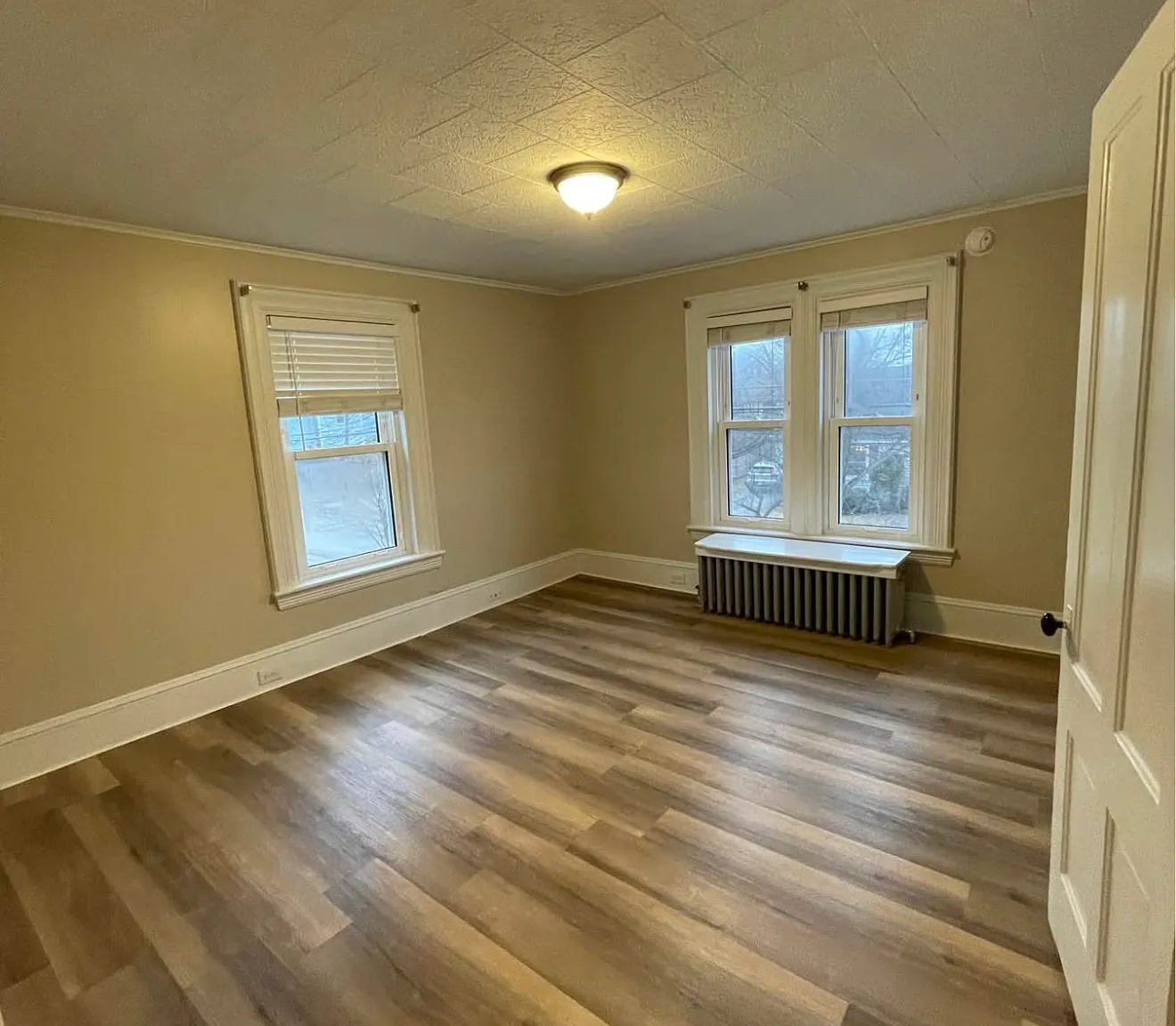 3 bed, 1300 sqft, $1,900 — Photo 3
