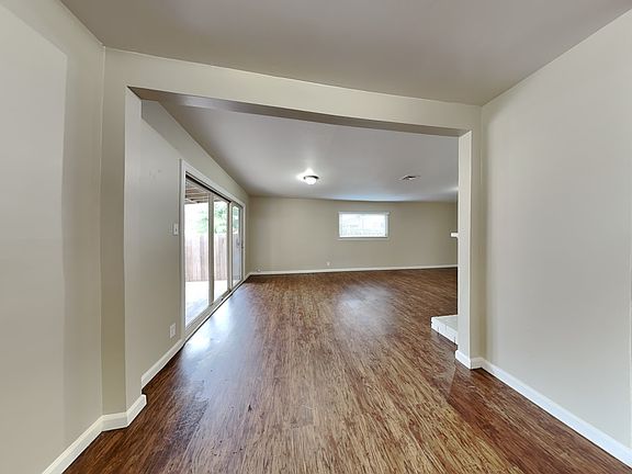 5th image of 385 Hopkins Dr