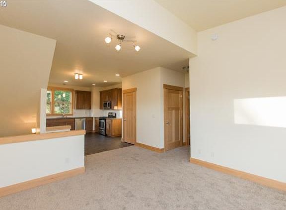 4th image of 521 SE Upper Wyers Dr