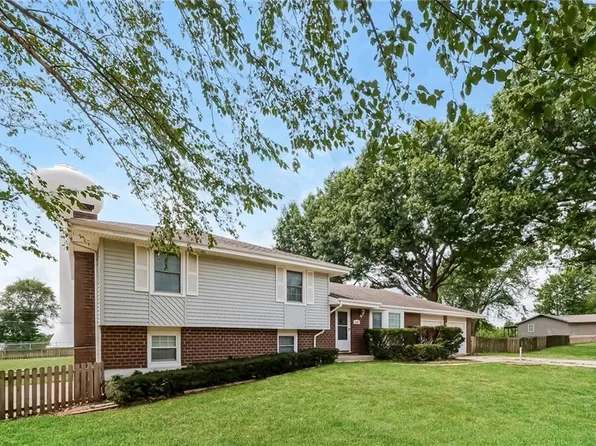 12107 E 211th St, Peculiar, MO 64078