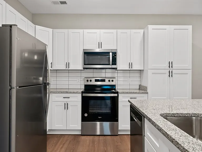 Mount Victor Olde Towne Luxury Apartments — Photo 159