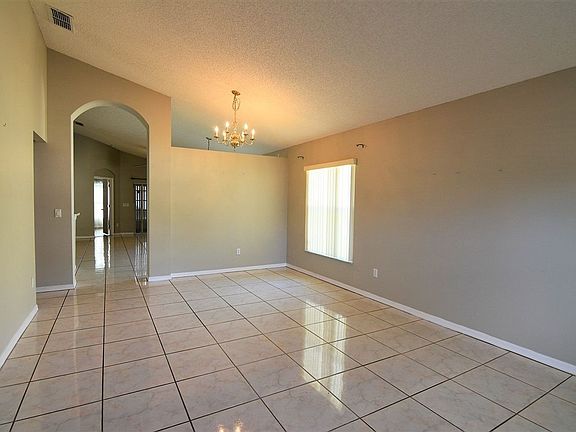 4th image of 2086 Carpathian Dr