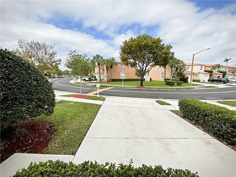 777 NW 151st Ave — Photo 29