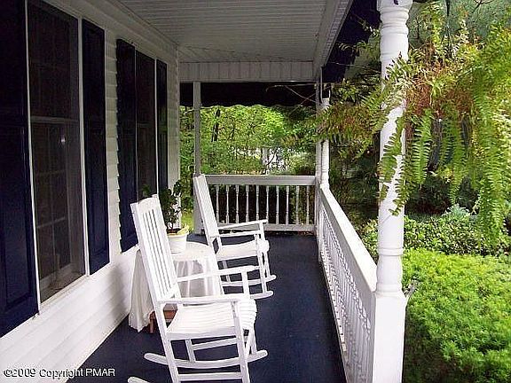 L-Shaped Front Porch