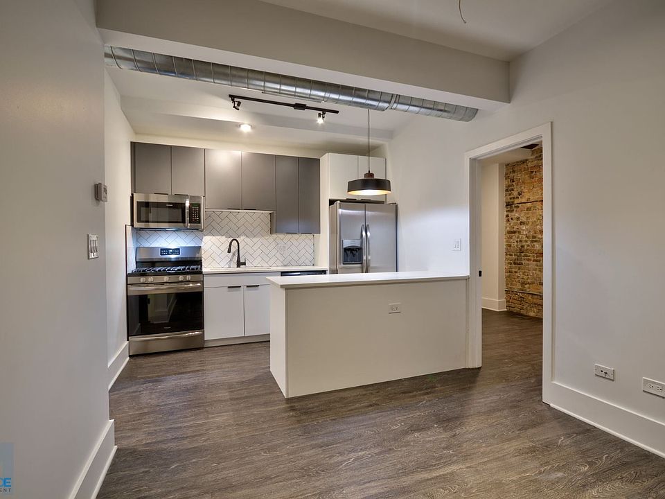 1917 S Racine Ave #GR ; Living Area