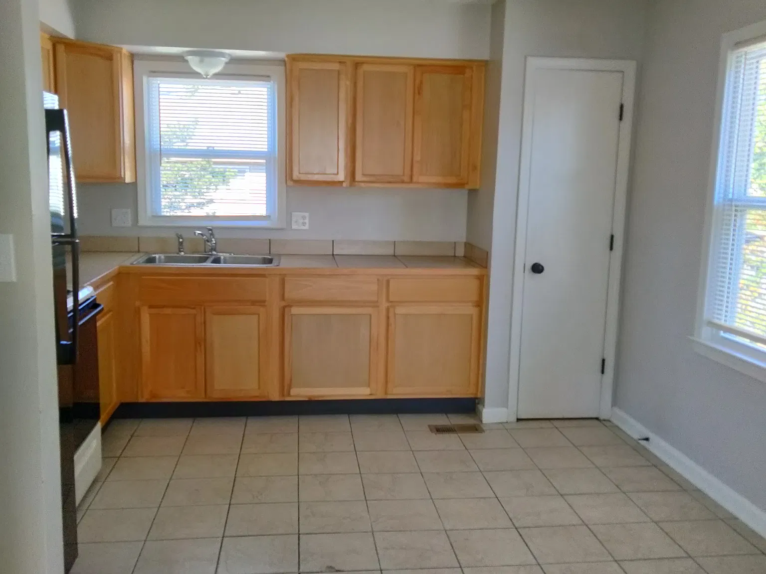 3 bed, 1.5 bath, 1430 sqft, $1,680 — Photo 4
