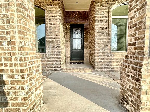 4th image of 1006 Silverton Dr
