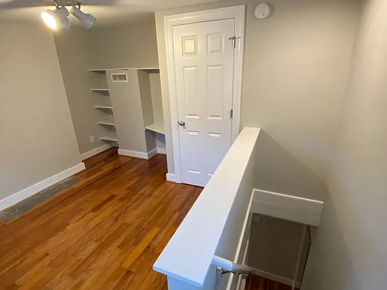 729 Catherine St — Photo 24