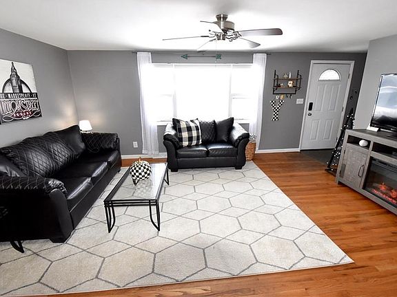 4th image of 104 Midwood Dr