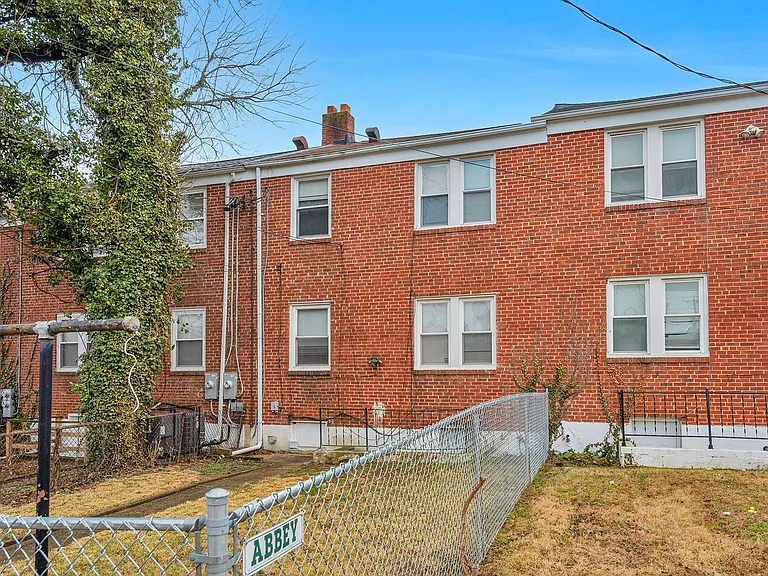 3706 W Franklin St — Photo 16