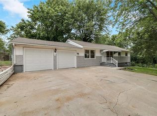 2700 Englewood Ter, Independence, MO 64052