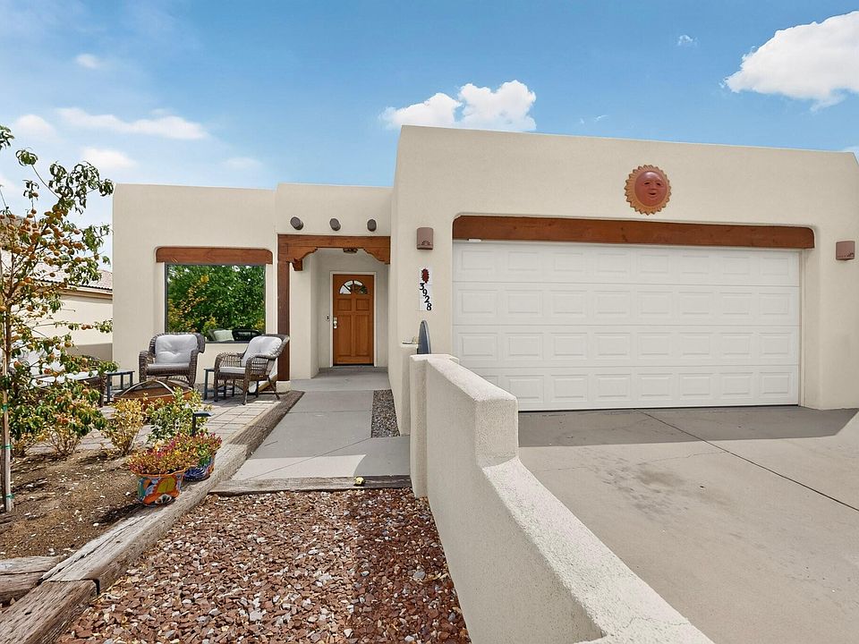 1st image of 3928 Pineleaf Pl NW