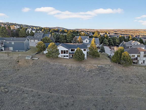 2nd image of 945 Enchantment Rd