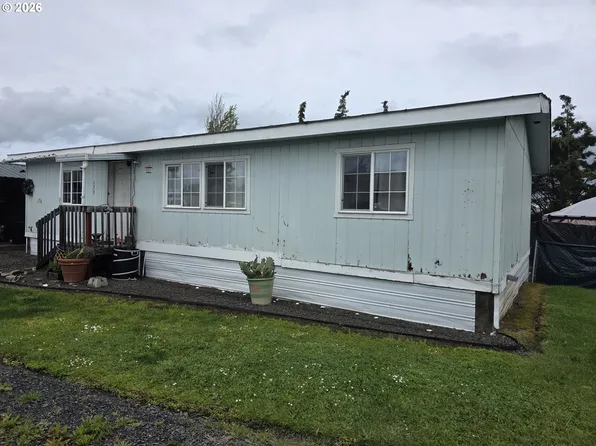 120 Berry Loop Ln, Roseburg, OR 97471
