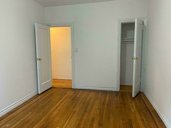 4th image of 308 E 209th St #244