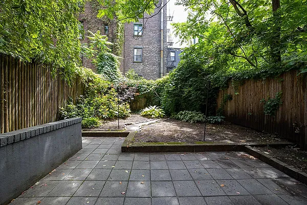 Rented by Compass | media 25